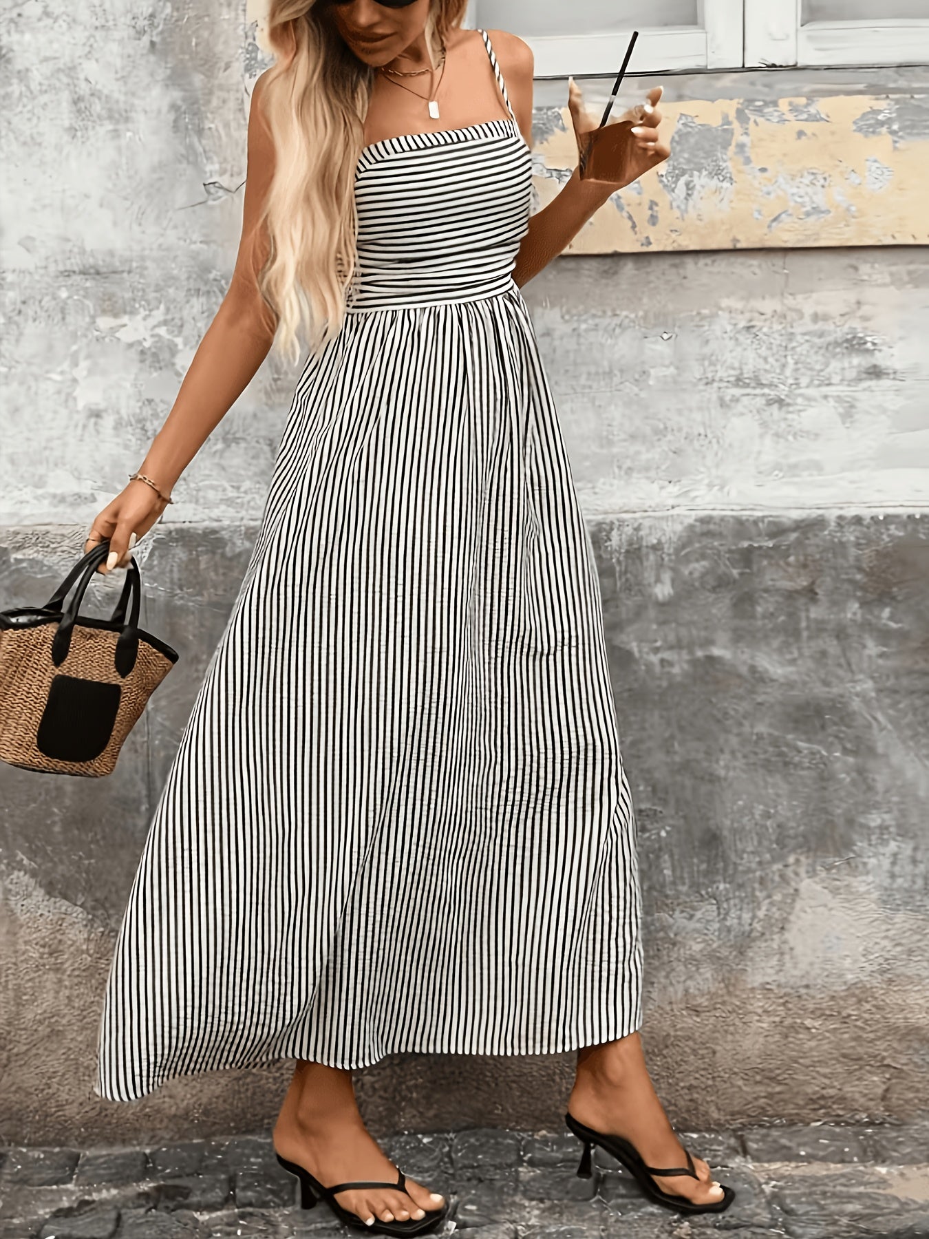 Women's New Striped Back Hole/Long Camisole Dress/Fashionable Elegant Commute Vacation/Casual Party/Street Trendy/Daily A-Line Skirt/Suitable for Spring Summer